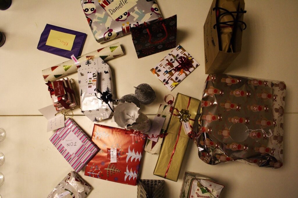 Secret Santa Gifts Under £15: 8 ideas for the office and your friends